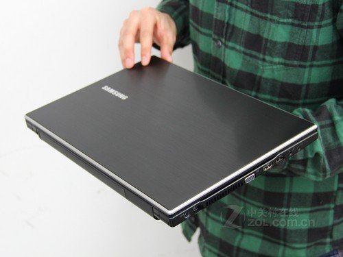 双显卡四核心 三星笔记本305V促销送礼