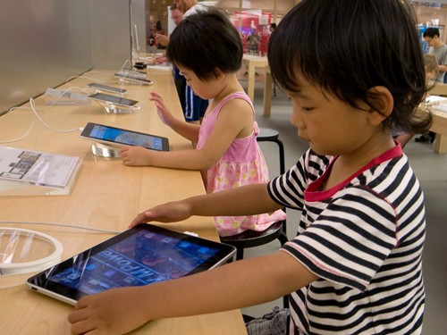 iPad受5成家长青睐 电子书包引教学变革 