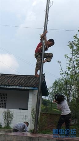 "科技之光点亮未来" 苗寨孩子的电脑梦 