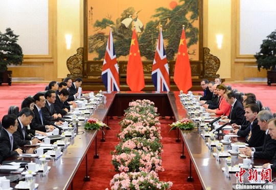 快讯：李克强与英国首相卡梅伦举行会谈