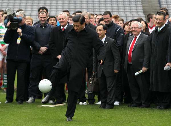 中国首家个人足球展馆——习近平喜欢足球有图为证