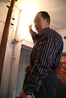 在道里区红专西段社区，只要提到75岁的李俊熠小区居民各个竖起大拇指。
