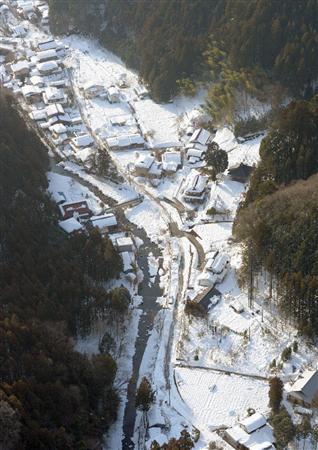 日本特大风雪令多地“孤立”政府派自卫队救援