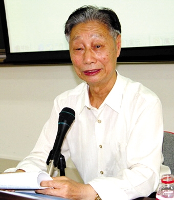 提议设立教师节的第一人、北师大原校长王梓坤。