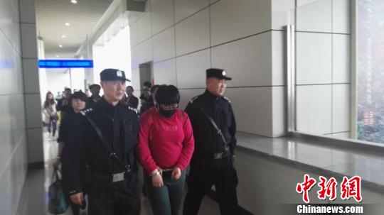 中俄两国警方联手施压：一名“红通”嫌犯回国自首。 警方提供摄