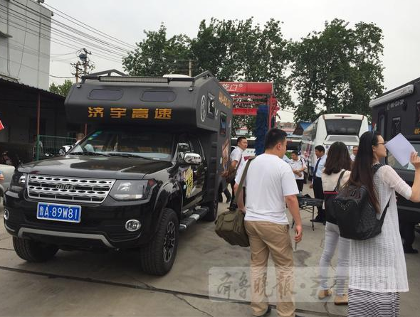 济南首批有营运资质的房车来了 自带简易厨房可以做饭