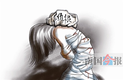 女孩被凶恶的继母虐待 成年后一心寻仇终被爱感化