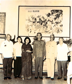 ▲1977年寇庆延同志（右三）在广州接见尼泊尔贵宾。