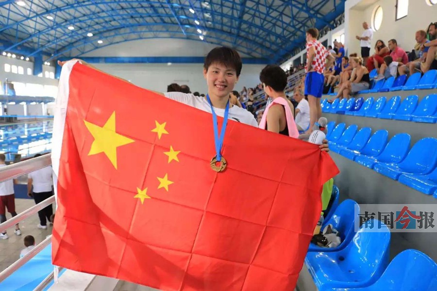 柳州"女飞鱼"蹼泳世锦赛摘金 离世界纪录仅0.02秒
