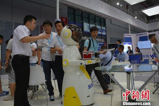 中国机器人产业迎黄金发展期引领服务领域“智”能化