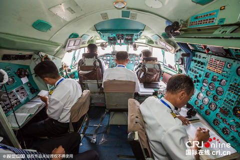中国摄影师体验高丽航空飞行揭秘朝鲜飞机内景