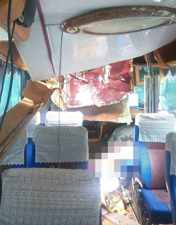  台湾游览车遭落石砸中，1女游客当场死亡。（图片来源：台湾《联合报》）