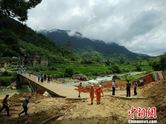 台湾旅行团在福建遇山体滑坡仅出发一天便遭意外