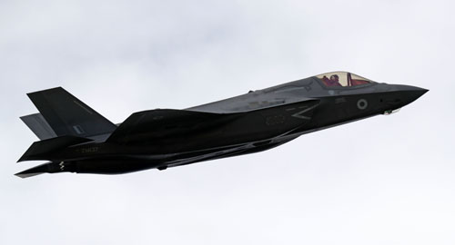 2016年7月12日，一架F-35“闪电Ⅱ”战斗机参加范堡罗航展。法新社发