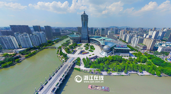 西湖文化广场设计以杭州特有的西湖文化、运河文化和古塔文化为建筑背景,结合现代文明的瑰丽意象,体现秀外慧中的吴越文化本质。(记者倪雁强摄).jpg 西湖文化广场设计以杭州特有的西湖文化、运河文化和古塔文化为建筑背景,结合现代文明的瑰丽意象,体现秀外慧中的吴越文化本质。(记者倪雁强摄).jpg