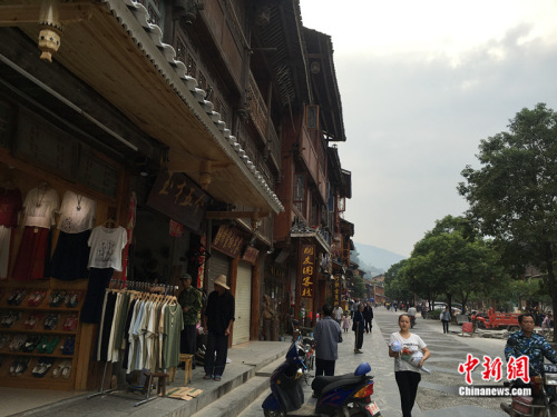 黎平县侗寨景区 娄晓摄 点击进入下一页