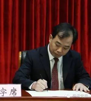 网友评论:这个发型,一般理发师不行。(摘自微信公众号“精读党报”)