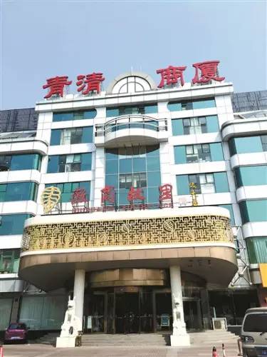 通报提到,2013年至2016年初,辽宁省人大常委会原党组成员、副主任王阳先后3次应某私营企业主邀请,在北京徽商故里饭店及该企业主住处接受宴请。