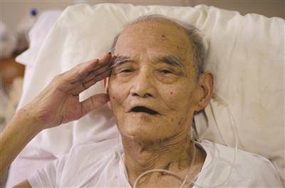 89岁抗战老兵安然辞世 病床上留下最后军礼