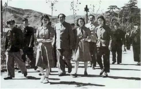 1949年北京人口_...1949年后,很多解放区的人进入北京,北京人口发生变化,理念上