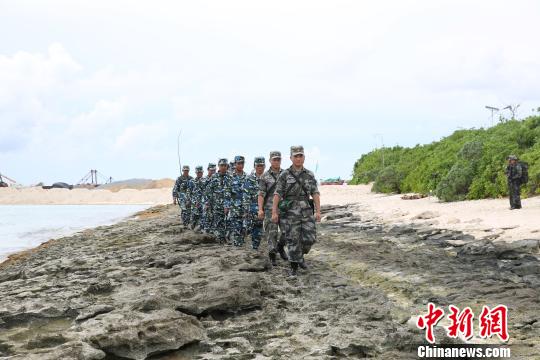 三沙警备区组织民兵对岛礁进行常态化巡逻。 李书兵摄