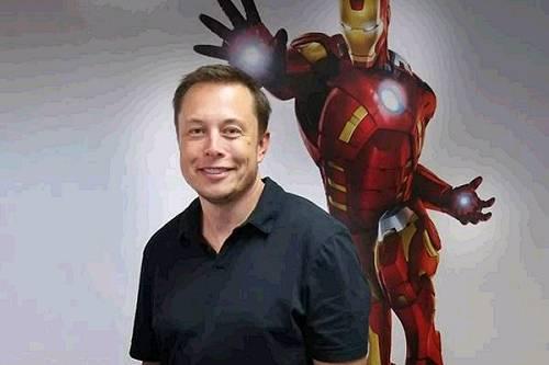 几年的时间里，牟其中的足迹遍布全国各地，每到一处，他都习惯性地提出动辄数十亿级别的投资与改造计划，但是兑现次数寥寥。