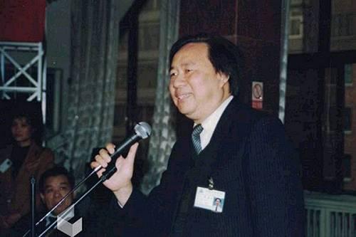 神话和荒唐背后的牟其中