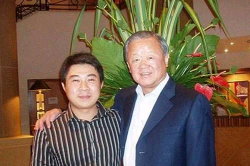 牟其中的计划比黄鸿年要大得多。所谓765工程，即南德与全国每家国企合建一个100万美元为单位的小合资企业，南德投51万美元即可控股。按照相关规定，南德在注册时只需缴纳7.65万美元，带着这些合资企业，南德通过其美国的金融机构进行融资，每家合资企业的对应资金在1亿美元左右。