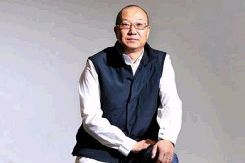 夏宗琼曾给牟其中买了一条几百块钱的金利来皮带，因为怕老牟嘀咕，她说是几十块的物件。