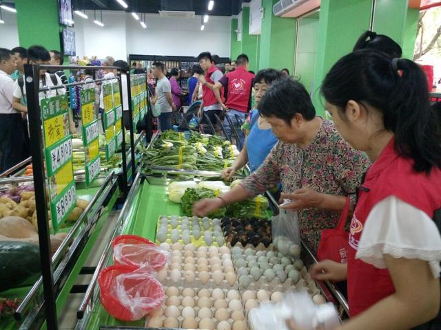 江门首家职工平价超市今天在新会开业