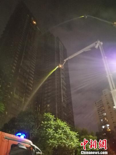 深圳南山一高层在建楼盘起火疏散转移135名被困人员