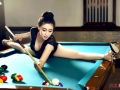 全球关注：女星这么打台球 让我们眼睛往哪儿看？ (11)