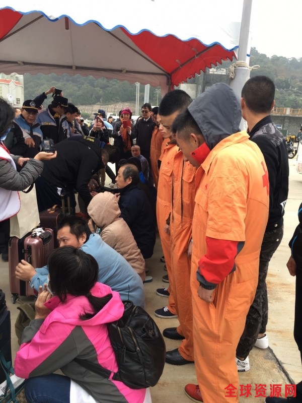 等待被台当局遣返的大陆偷渡民众