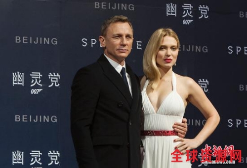 资料图：“007”扮演者丹尼尔(左)。中新网记者翟璐摄