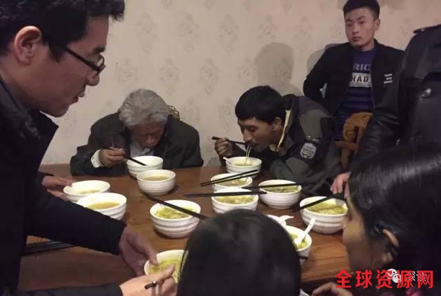 深读(ID：shenduzhongguo)记者了解到，早在印度时，王琪心心念念陕西乾县老家的手擀面，终于在54年后的今天，在元宵节，他的心愿得以实现。