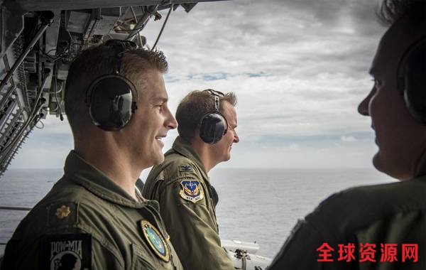 据美国海军网发布的图片，美国海军卡尔·文森号已经穿越菲律宾海，抵达南海海域。