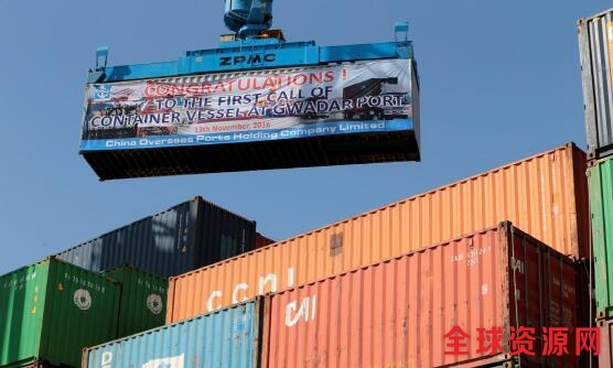 24 中国货船从巴基斯坦瓜达尔港出海 视觉中国