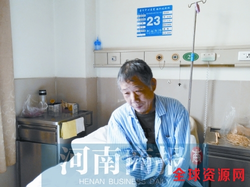 郑州62岁保安肠子外露追带徒 称伤好后还做保安