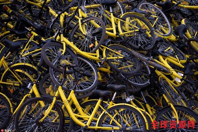 北京万辆被损坏共享单车堆积成山 绵延300米(组图)