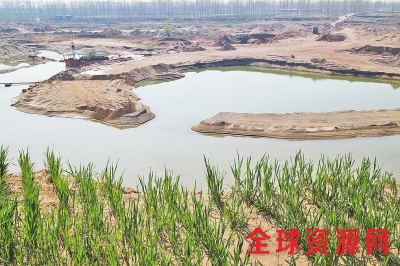 河道非法挖沙岸边塌陷 沁河济源段北岸流失大片耕地