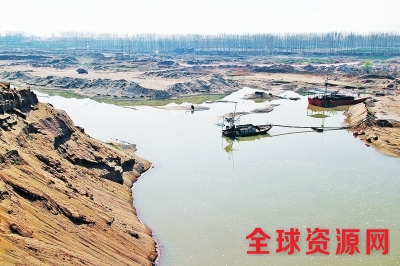 河道非法挖沙岸边塌陷 沁河济源段北岸流失大片耕地