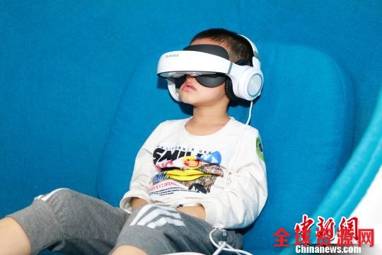 第五届中国电子信息博览会9日上午在深圳会展中心开幕。 唐贵江 摄