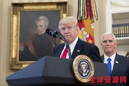 中国侨网美国总统特朗普3月31日签署两项关于贸易的行政令,聚焦美国贸易逆差问题,并为未来贸易政策调整铺路。(新华社发)