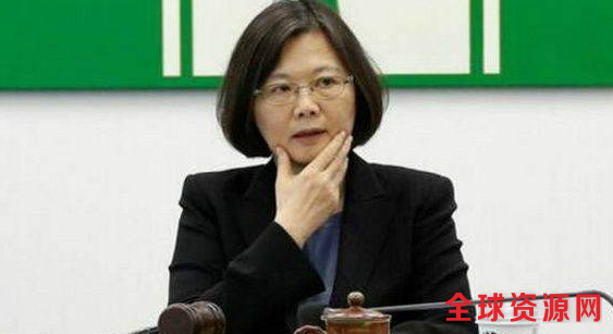 蔡英文被封“蔡三多:轨道多拒马多办公室多(图片来源网络) 蔡英文被封“蔡三多:轨道多拒马多办公室多(图片来源网络)