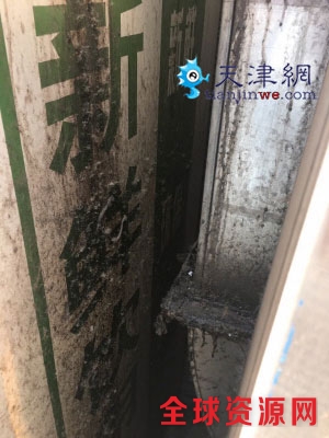 烟熏售水机 取水呛人饮水担忧