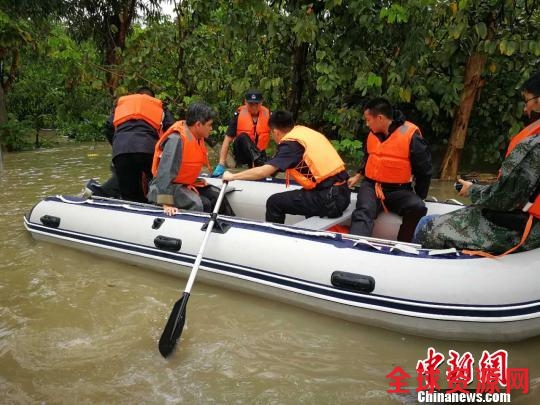 广州花都区突发特大暴雨遭遇20年一遇洪水