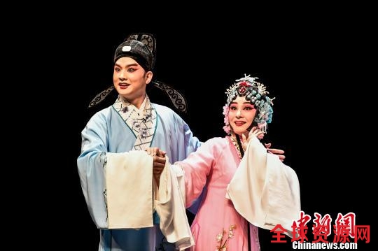程丞唱响经典黄梅戏《罗帕记》竞逐梅花奖 陈骥旻 摄 程丞唱响经典黄梅戏《罗帕记》竞逐梅花奖 陈骥旻 摄