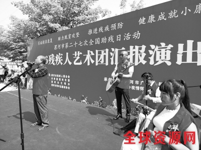 漯河爱心人士筹万余元帮盲人成立残疾人艺术团