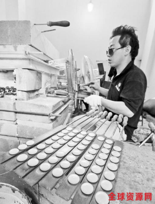 探秘云南围棋厂:配方仅一人知 每个环节都是技术活