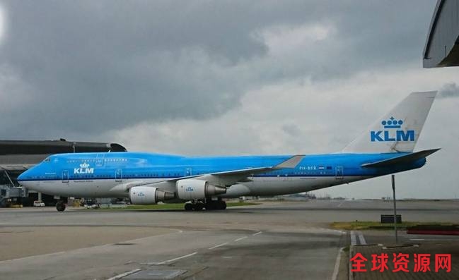 香港东网称，肇事航班编号为KL887，属荷兰皇家航空公司。